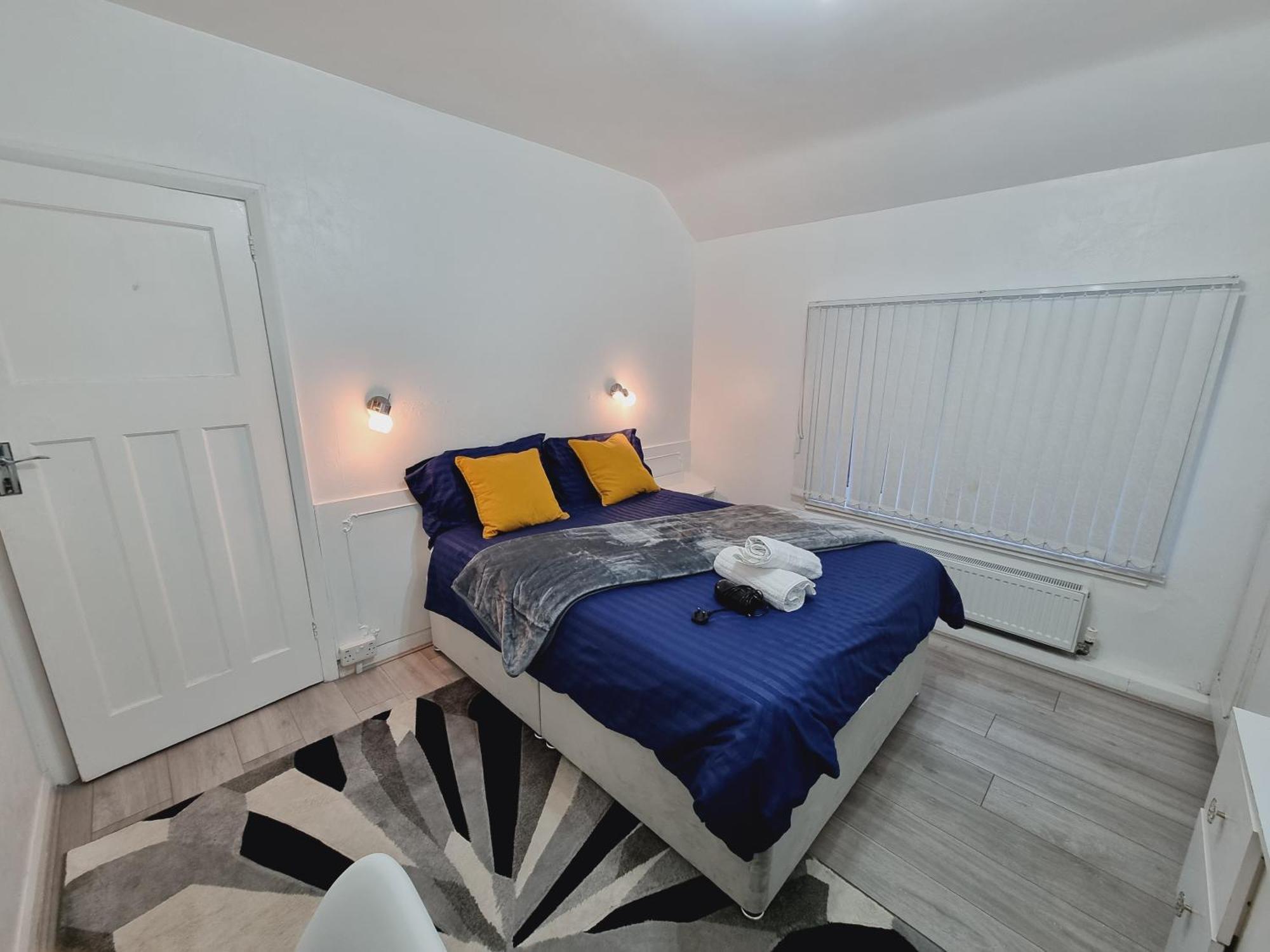 Luxury Double Bed With Private Bathroom, Netflix, Work Space And Wifi Leeds  Exterior foto